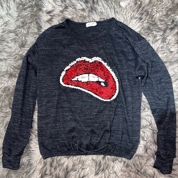 Free Kisses Tops - NWOT GORGEOUS SEQUENCE LIPS TOP